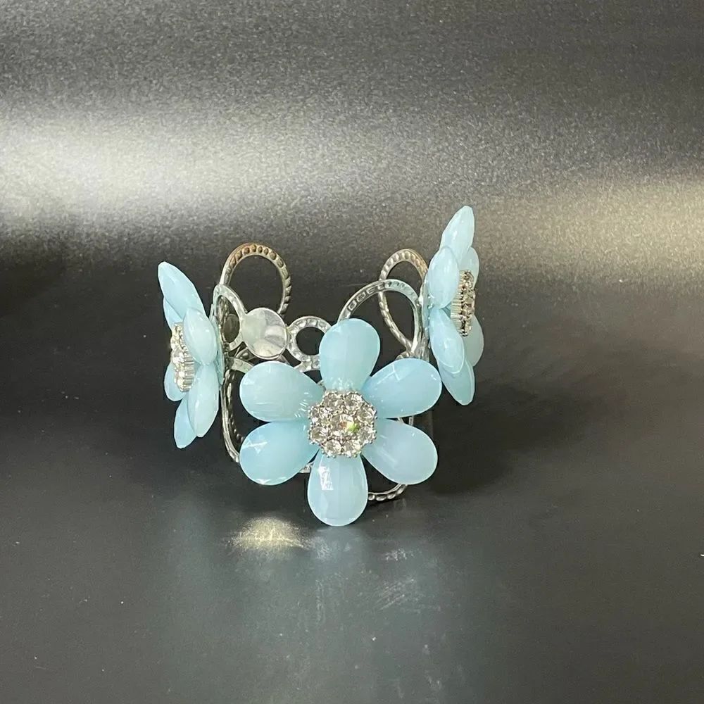Beautiful Flower Rhinestone Bracelet